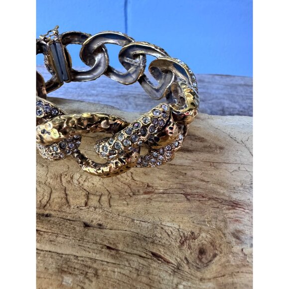 St. John Gold Tone Rhinestone Curb Link Bracelet Vintage Hammered Chain Magnetic - Picture 2 of 7